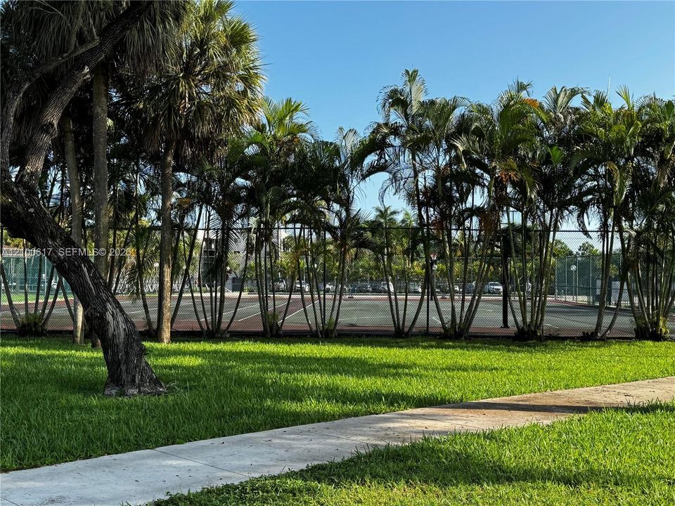 For Rent: $2,100 (2 beds, 2 baths, 965 Square Feet)