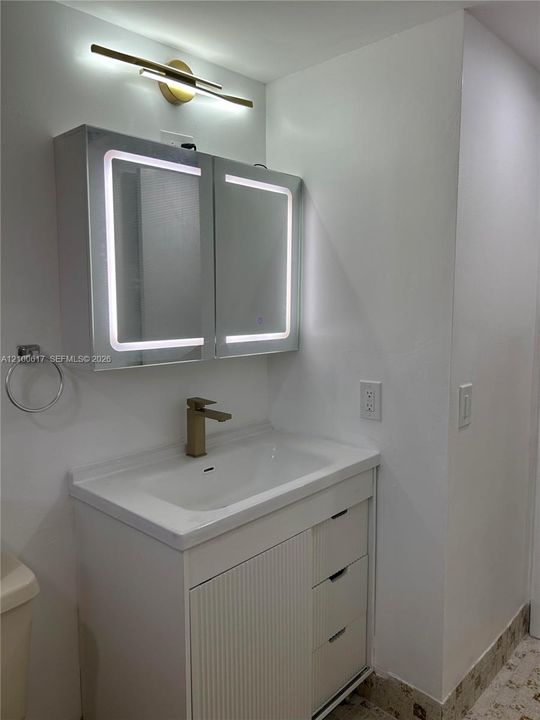 For Rent: $2,100 (2 beds, 2 baths, 965 Square Feet)