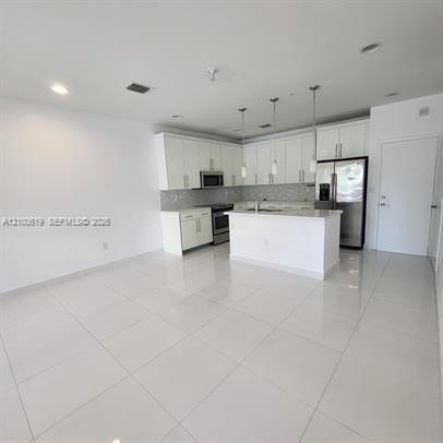 For Rent: $3,650 (3 beds, 2 baths, 1500 Square Feet)