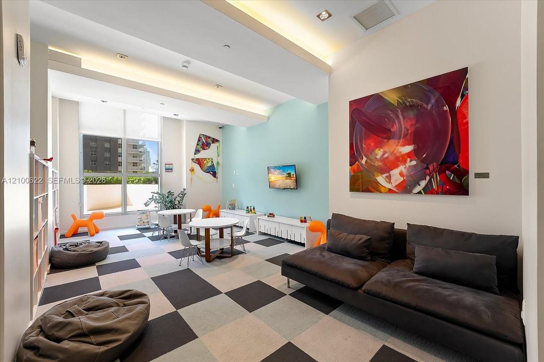 En Venta: $405,000 (0 camas, 1 baños, 530 Pies cuadrados)