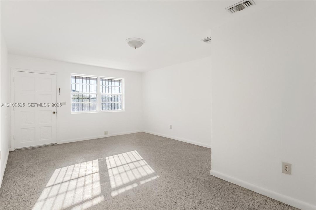 En Renta: $1,800 (2 camas, 1 baños, 3400 Pies cuadrados)