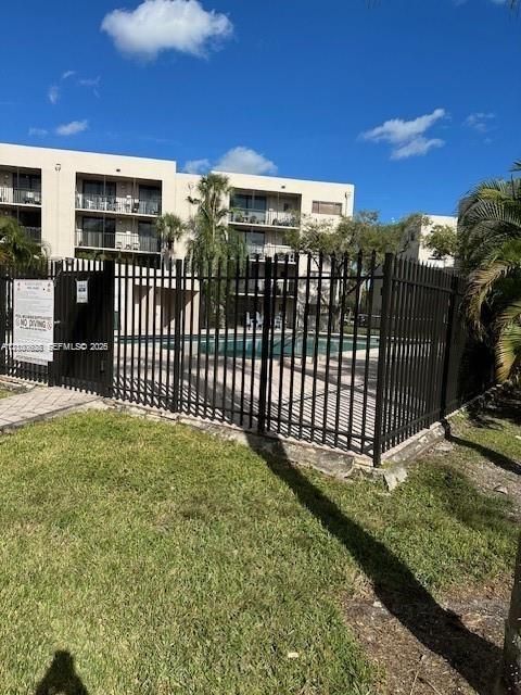 For Rent: $1,975 (2 beds, 2 baths, 965 Square Feet)