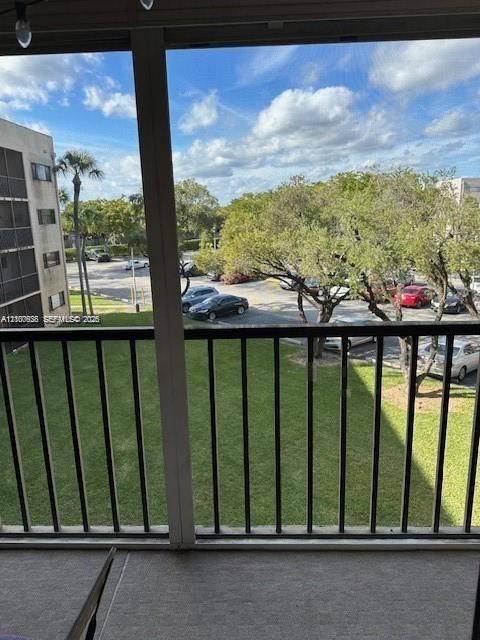 For Rent: $1,975 (2 beds, 2 baths, 965 Square Feet)