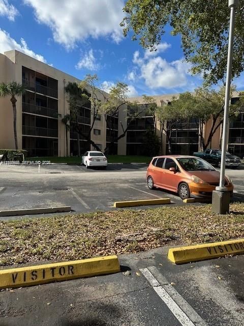 For Rent: $1,975 (2 beds, 2 baths, 965 Square Feet)
