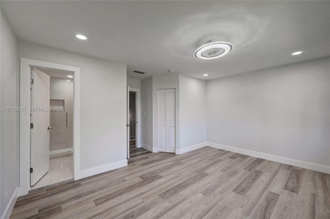 For Sale: $425,000 (2 beds, 1 baths, 1427 Square Feet)