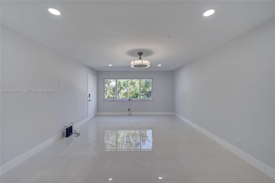 For Sale: $425,000 (2 beds, 1 baths, 1427 Square Feet)