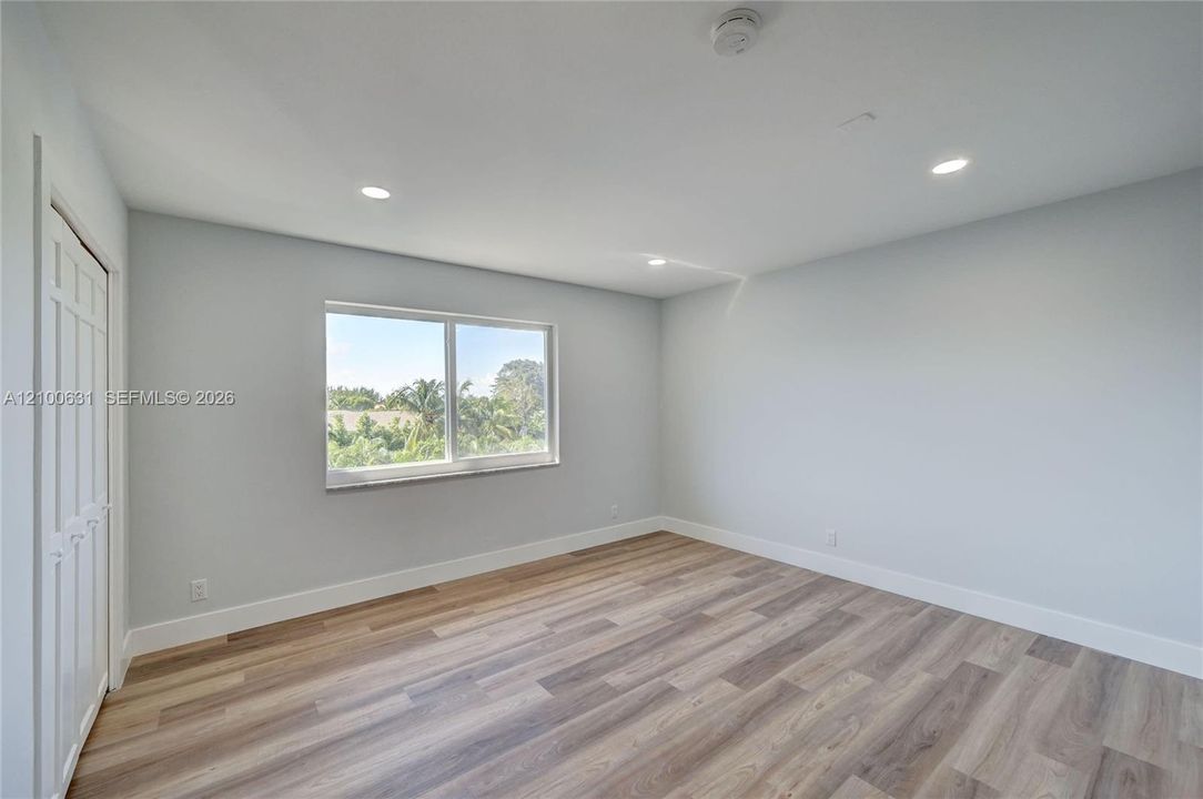 For Sale: $425,000 (2 beds, 1 baths, 1427 Square Feet)