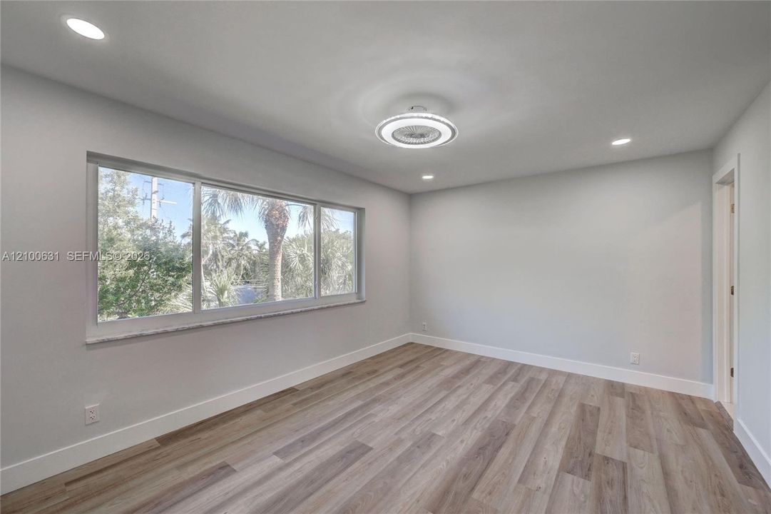 For Sale: $425,000 (2 beds, 1 baths, 1427 Square Feet)