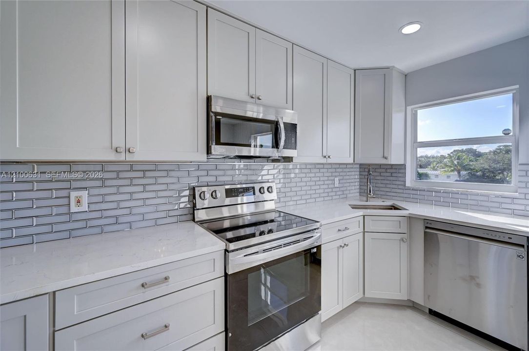 For Sale: $425,000 (2 beds, 1 baths, 1427 Square Feet)