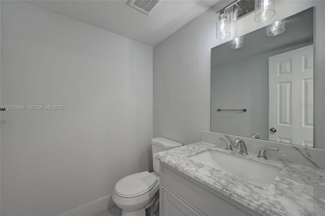 For Sale: $425,000 (2 beds, 1 baths, 1427 Square Feet)