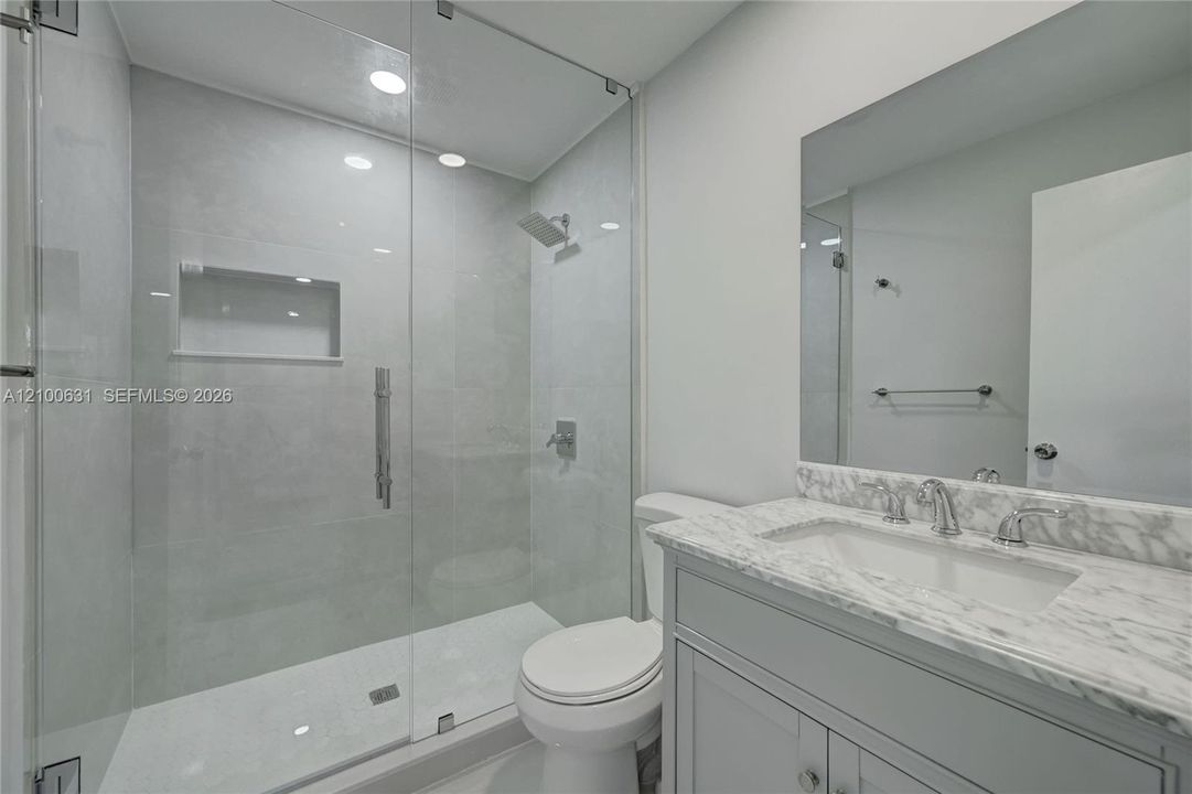 For Sale: $425,000 (2 beds, 1 baths, 1427 Square Feet)