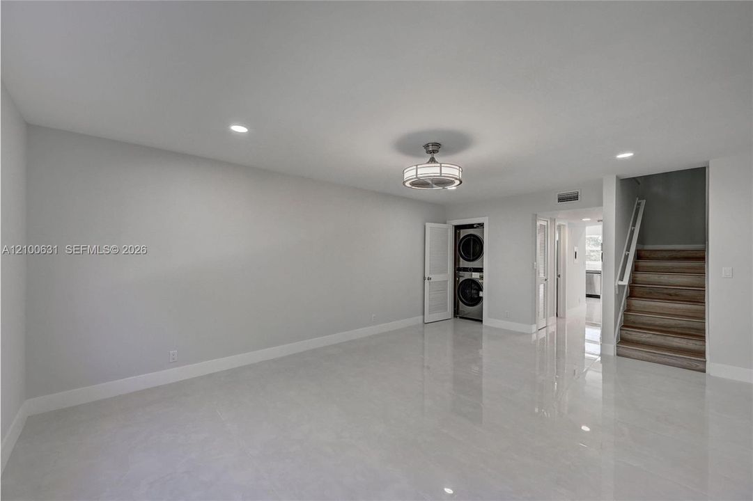 For Sale: $425,000 (2 beds, 1 baths, 1427 Square Feet)