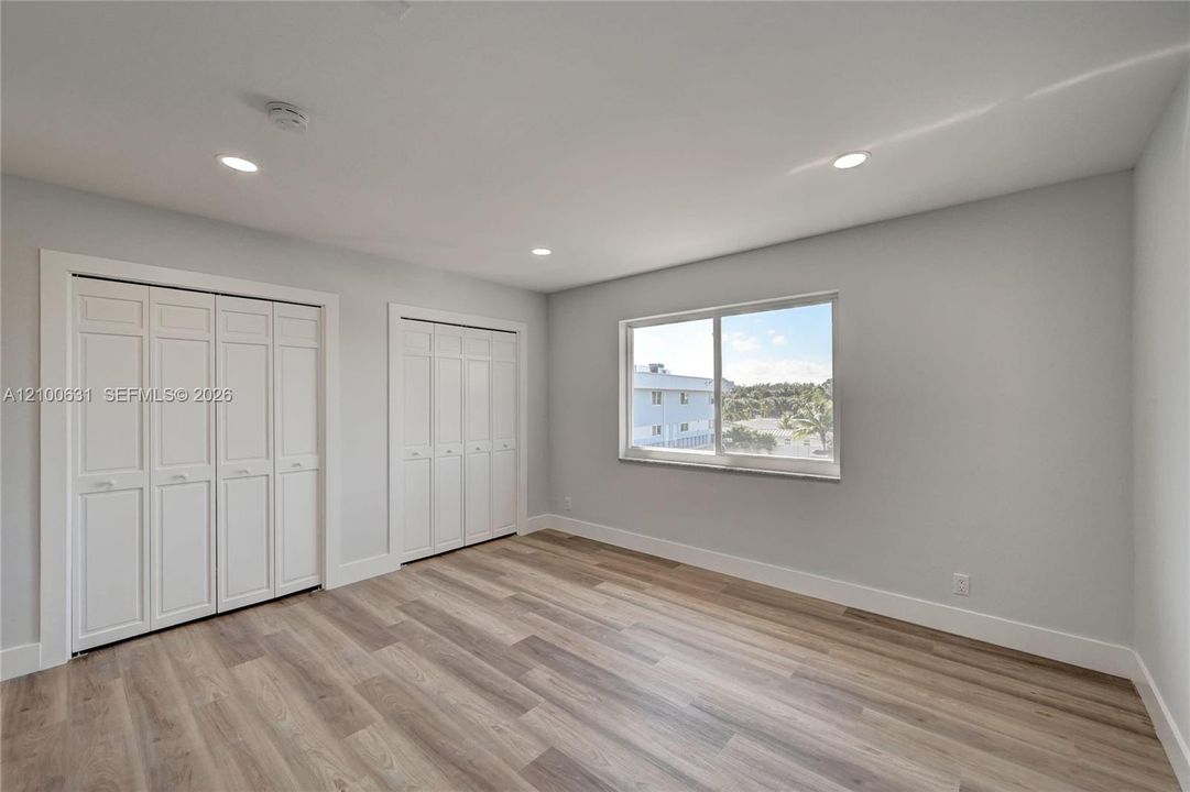 For Sale: $425,000 (2 beds, 1 baths, 1427 Square Feet)