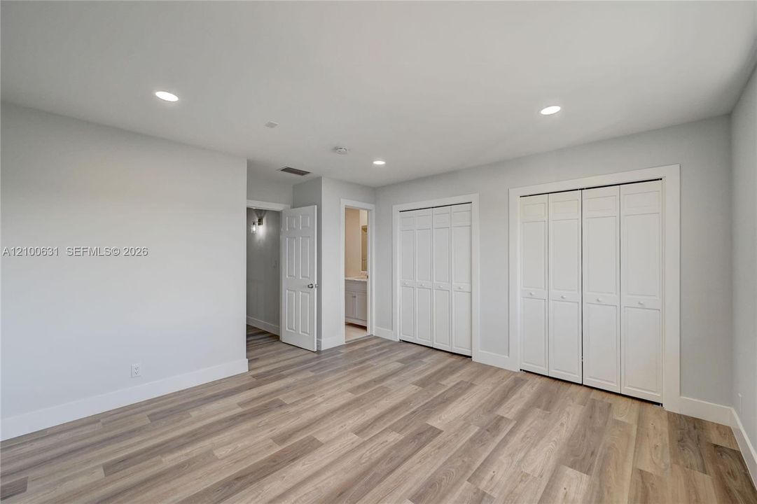 For Sale: $425,000 (2 beds, 1 baths, 1427 Square Feet)