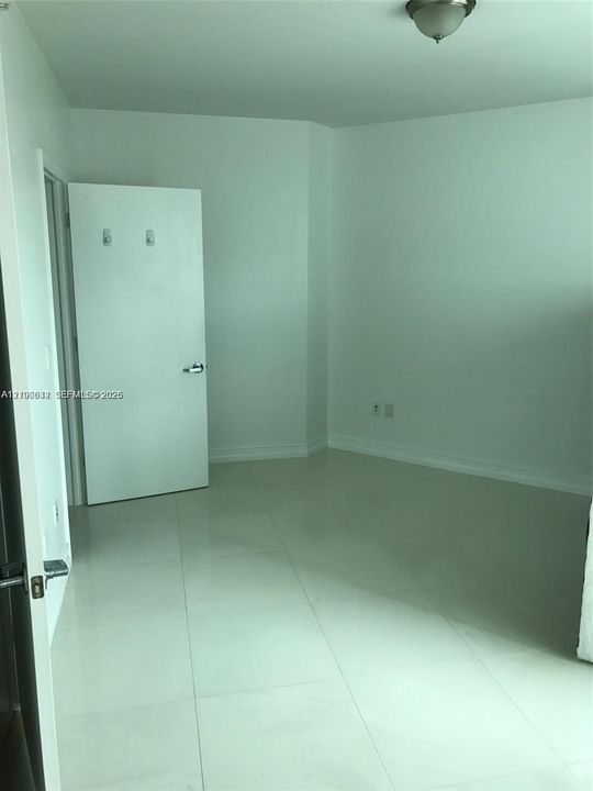 For Rent: $2,800 (1 beds, 1 baths, 704 Square Feet)