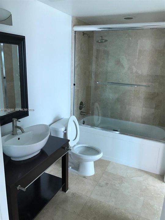 For Rent: $2,800 (1 beds, 1 baths, 704 Square Feet)