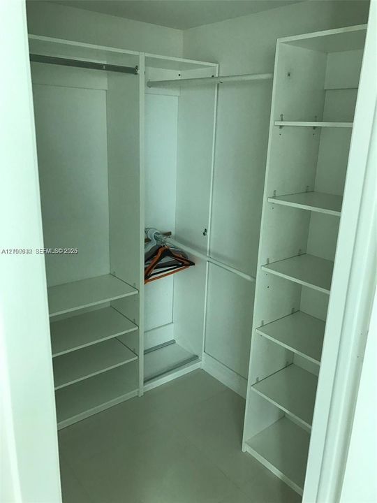 For Rent: $2,800 (1 beds, 1 baths, 704 Square Feet)