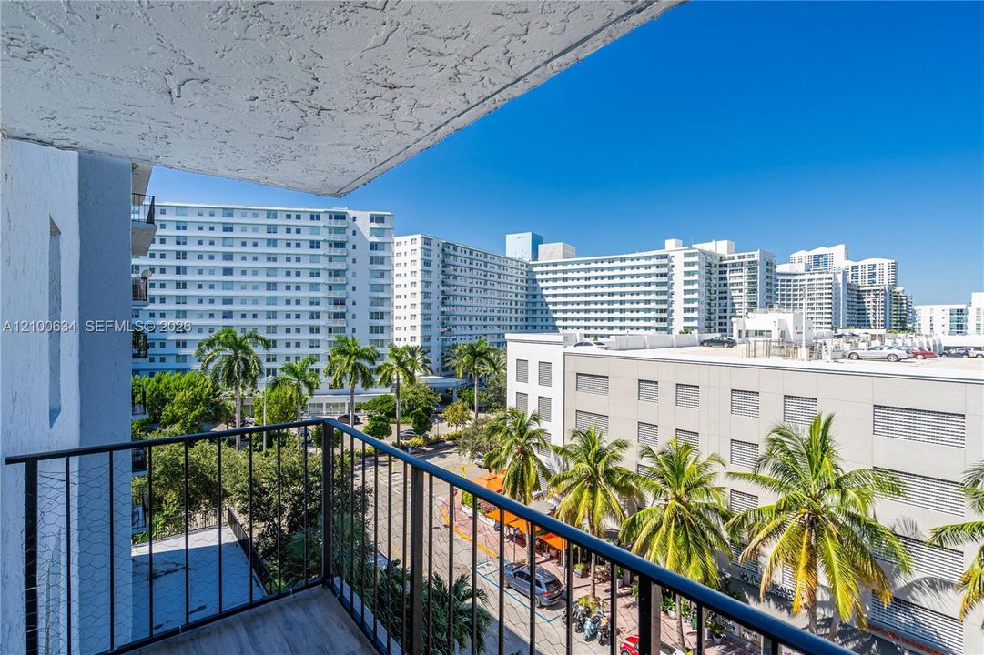 For Rent: $4,000 (2 beds, 2 baths, 1098 Square Feet)