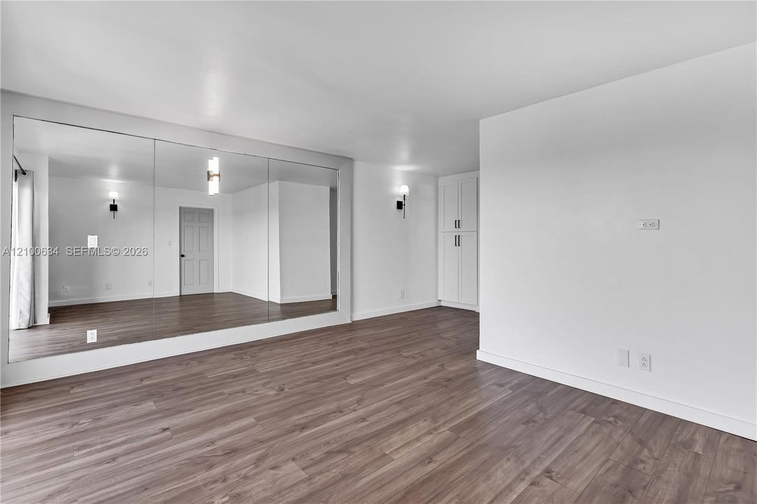 For Rent: $4,000 (2 beds, 2 baths, 1098 Square Feet)
