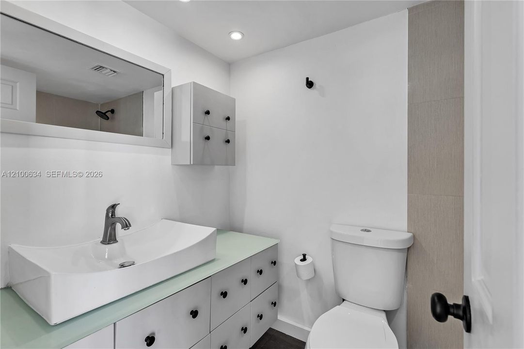 For Rent: $4,000 (2 beds, 2 baths, 1098 Square Feet)