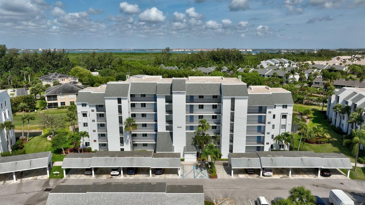 7400 CATAMARAN BUILDING