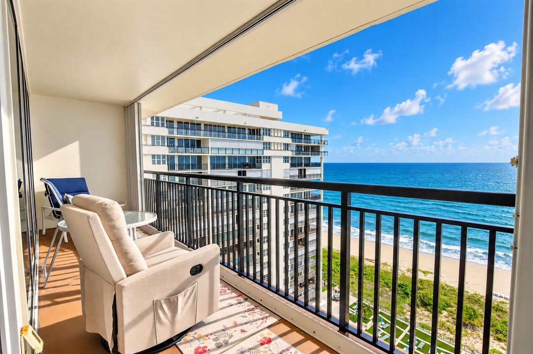 Balcony-Direct Ocean views!