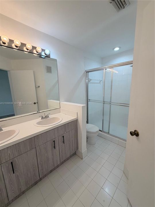 В аренду: $2,550 (2 спален, 2 ванн, 1120 Квадратных фут)