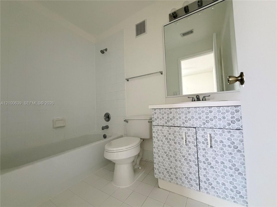 В аренду: $2,550 (2 спален, 2 ванн, 1120 Квадратных фут)