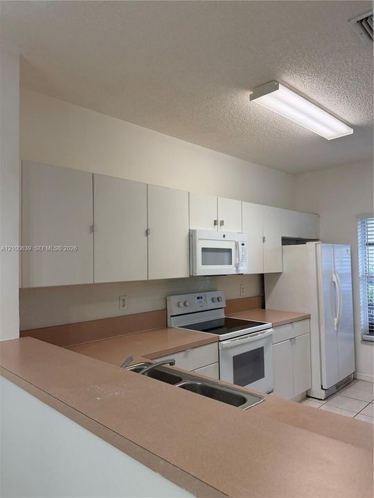 В аренду: $2,550 (2 спален, 2 ванн, 1120 Квадратных фут)