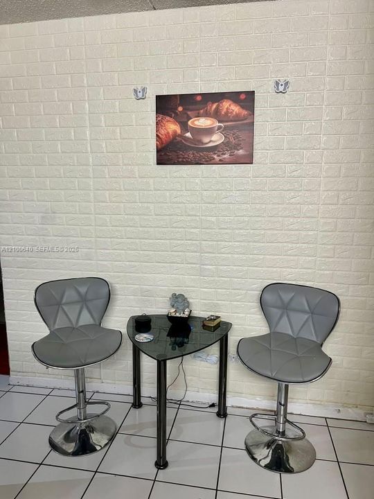 For Sale: $279,500 (2 beds, 2 baths, 1004 Square Feet)