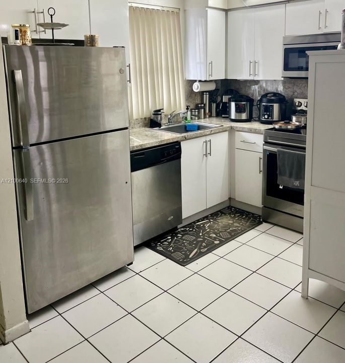For Sale: $279,500 (2 beds, 2 baths, 1004 Square Feet)