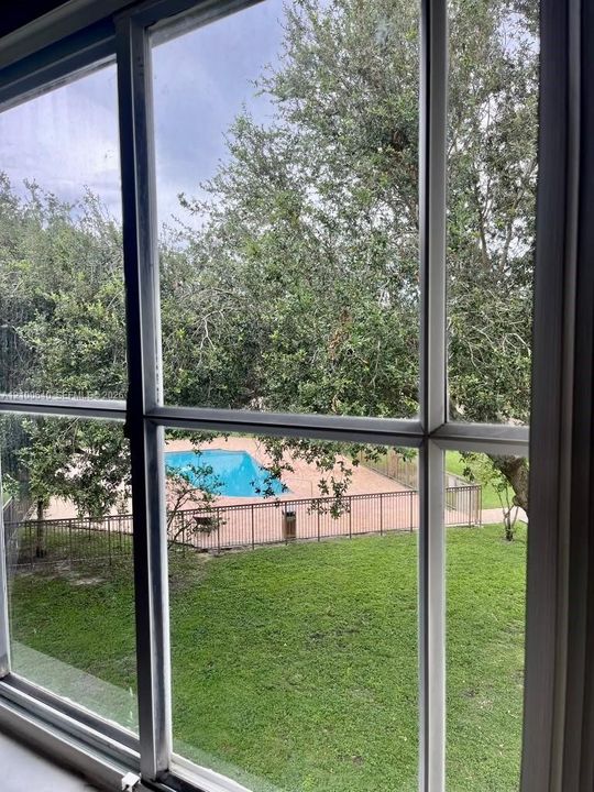 For Sale: $279,500 (2 beds, 2 baths, 1004 Square Feet)