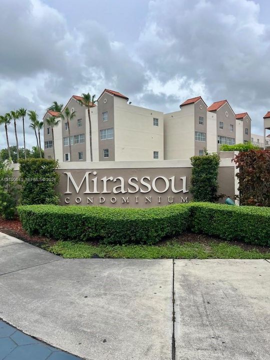 For Sale: $279,500 (2 beds, 2 baths, 1004 Square Feet)