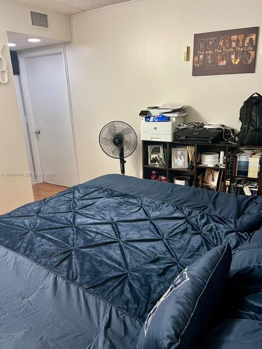 For Sale: $279,500 (2 beds, 2 baths, 1004 Square Feet)