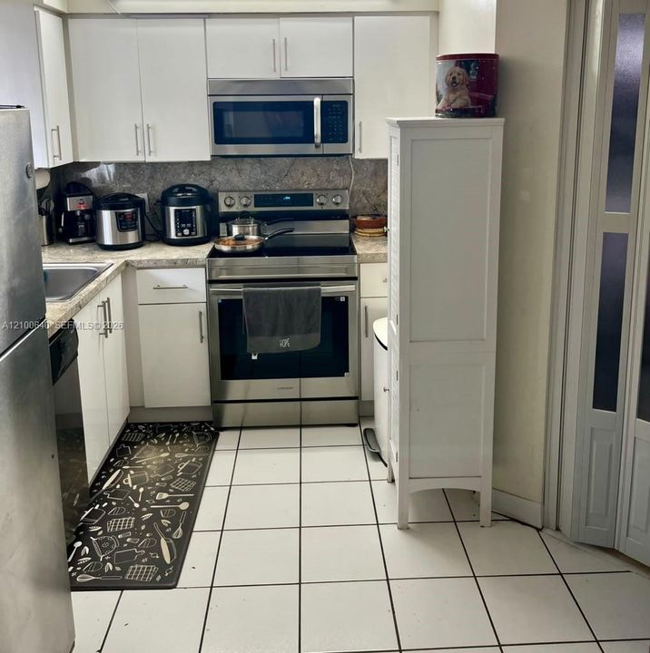 For Sale: $279,500 (2 beds, 2 baths, 1004 Square Feet)