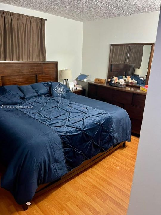 For Sale: $279,500 (2 beds, 2 baths, 1004 Square Feet)