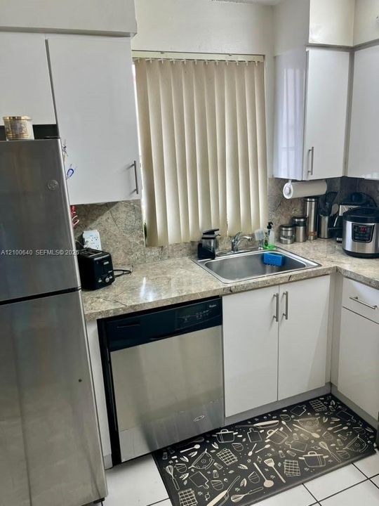 For Sale: $279,500 (2 beds, 2 baths, 1004 Square Feet)