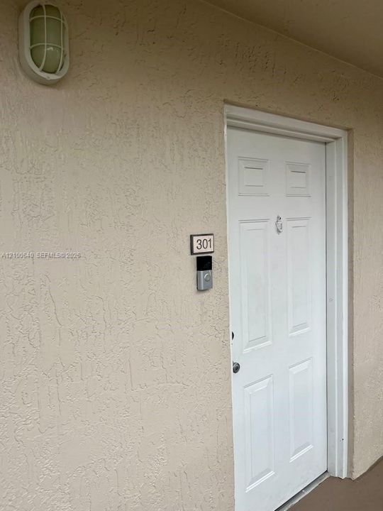 For Sale: $279,500 (2 beds, 2 baths, 1004 Square Feet)