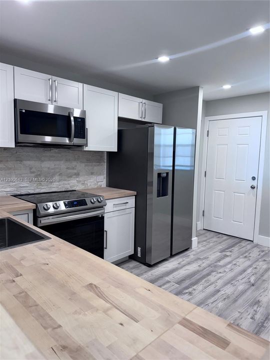 For Rent: $2,390 (2 beds, 2 baths, 1317 Square Feet)