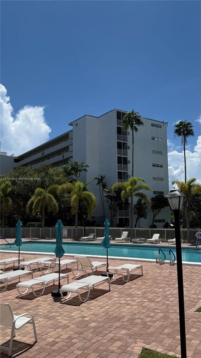 For Rent: $2,390 (2 beds, 2 baths, 1317 Square Feet)
