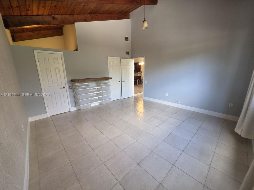 En Renta: $3,100 (2 camas, 2 baños, 1080 Pies cuadrados)