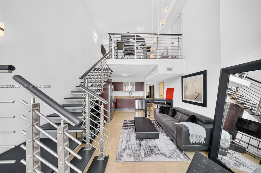 For Sale: $465,000 (1 beds, 1 baths, 981 Square Feet)