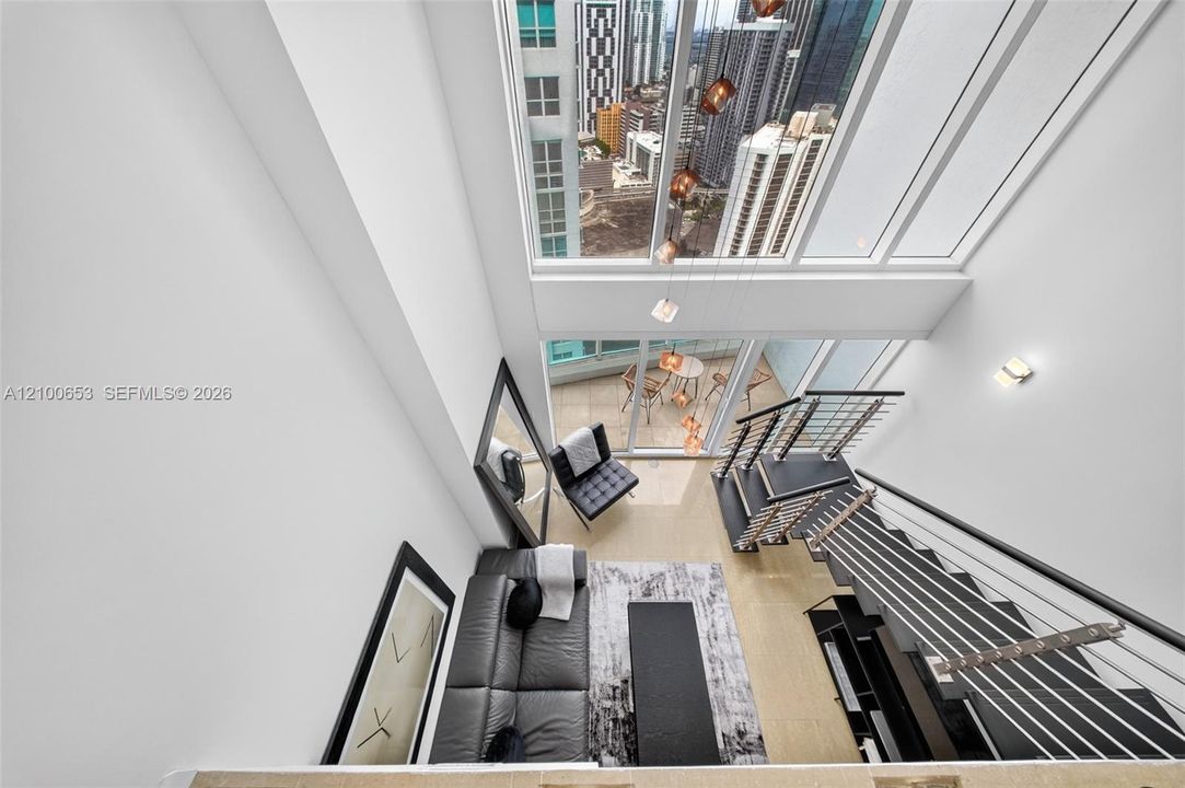 For Sale: $465,000 (1 beds, 1 baths, 981 Square Feet)