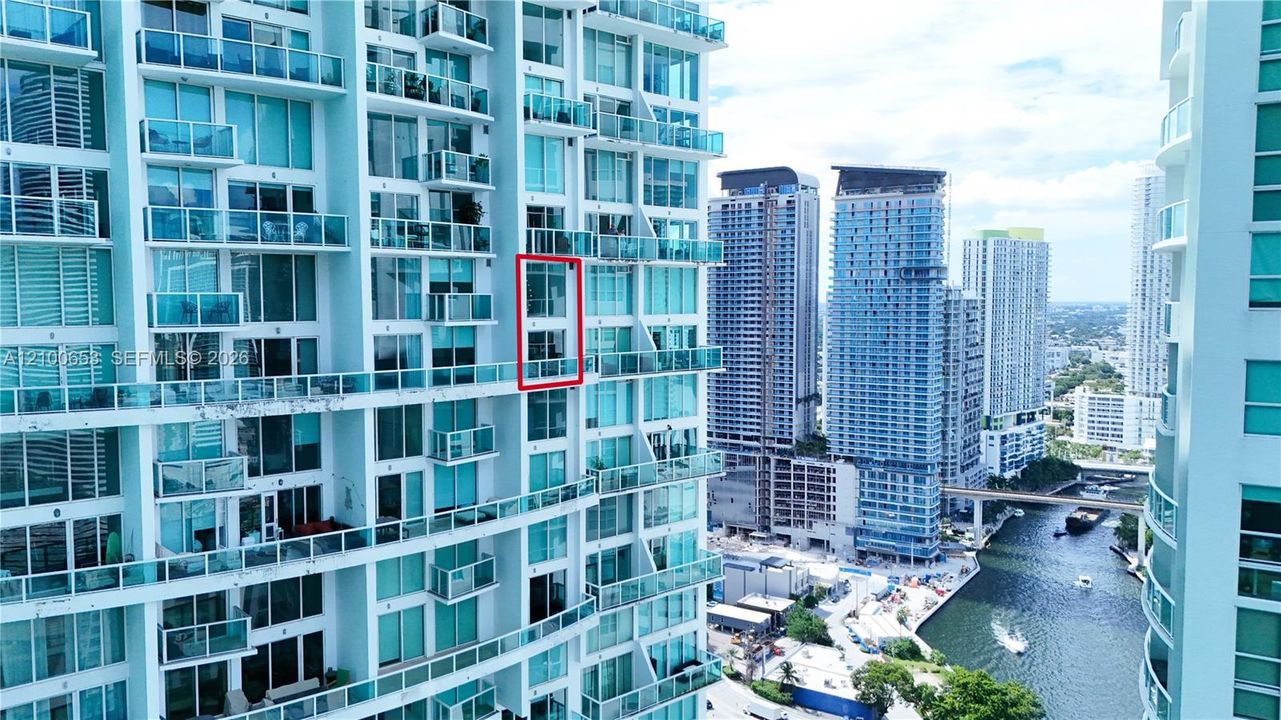 For Sale: $465,000 (1 beds, 1 baths, 981 Square Feet)