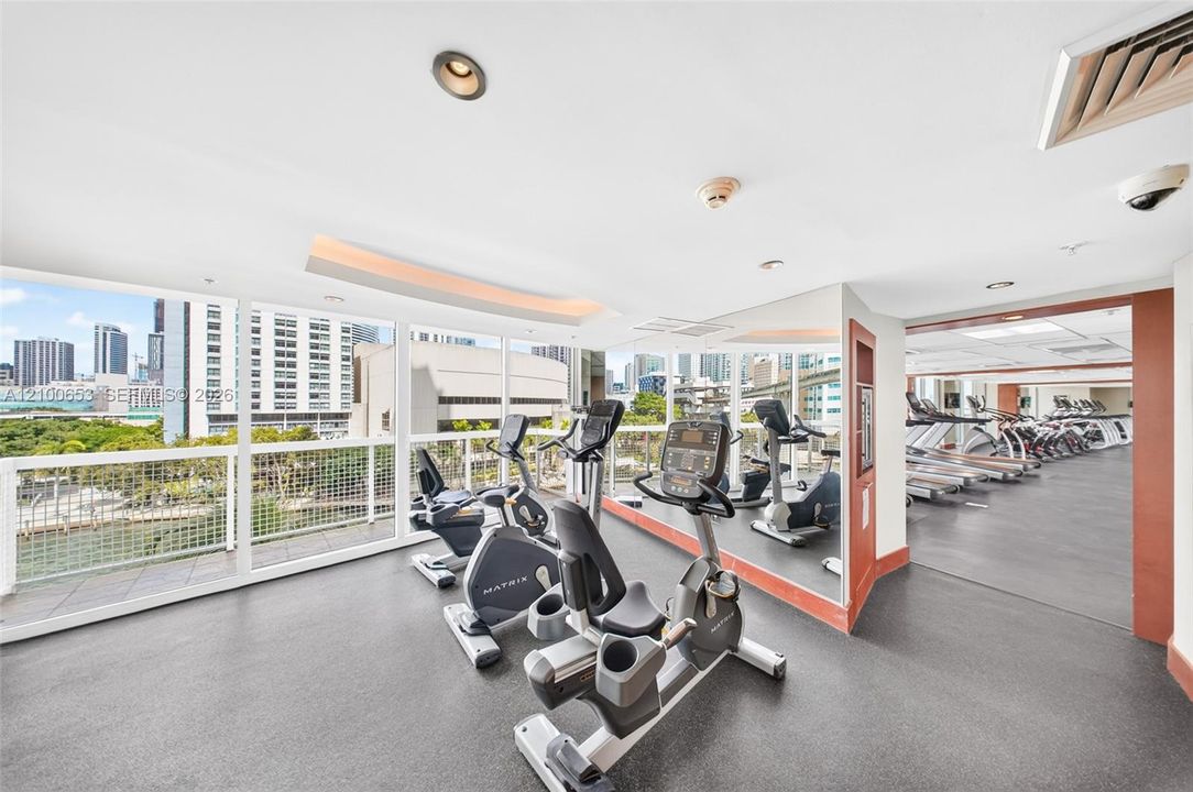 For Sale: $465,000 (1 beds, 1 baths, 981 Square Feet)