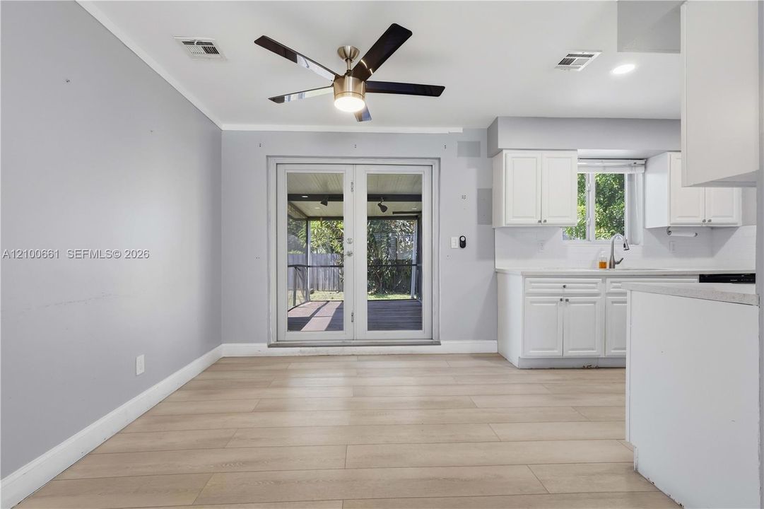 En Venta: $459,000 (3 camas, 2 baños, 1025 Pies cuadrados)