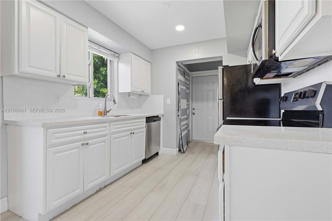 En Venta: $459,000 (3 camas, 2 baños, 1025 Pies cuadrados)
