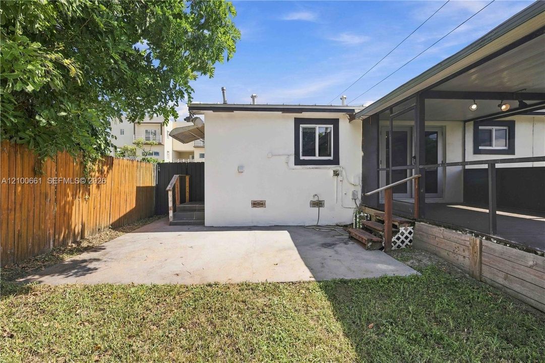 En Venta: $459,000 (3 camas, 2 baños, 1025 Pies cuadrados)