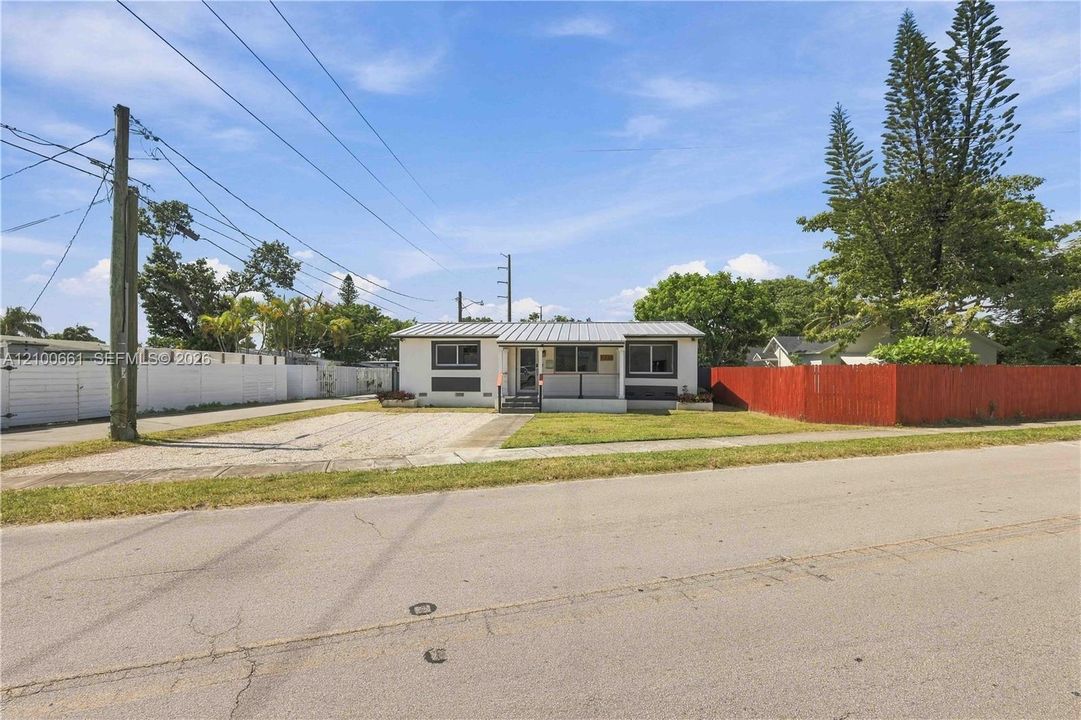 En Venta: $459,000 (3 camas, 2 baños, 1025 Pies cuadrados)