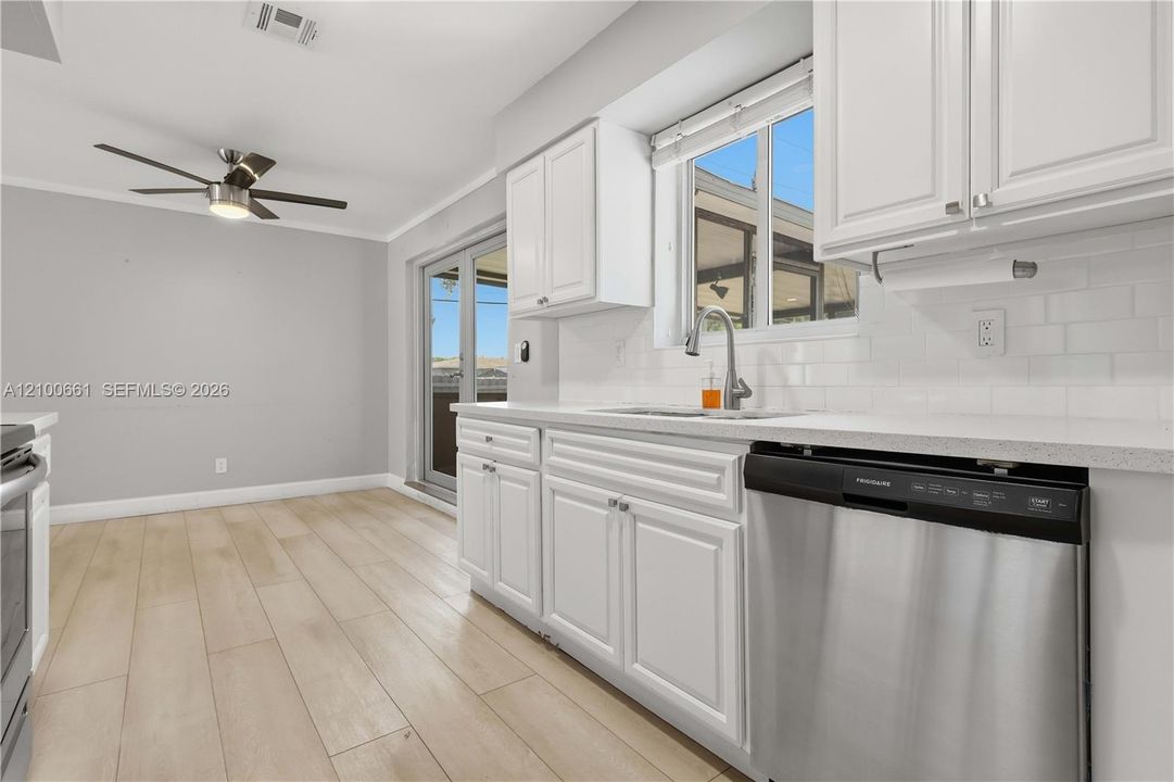 En Venta: $459,000 (3 camas, 2 baños, 1025 Pies cuadrados)
